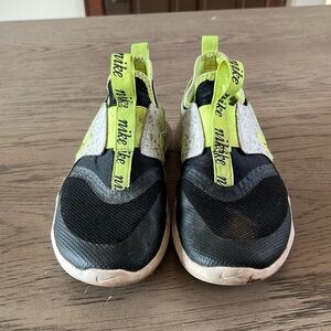 Boys Nike sneakers. Flex runner.
